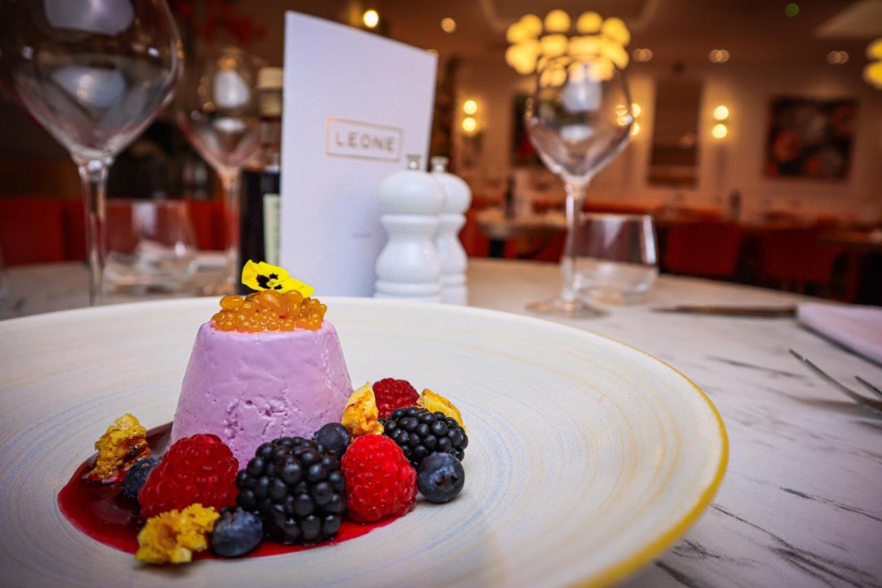 Lion & Swan Hotel Congleton Eksteriør bilde A dessert at Leoni